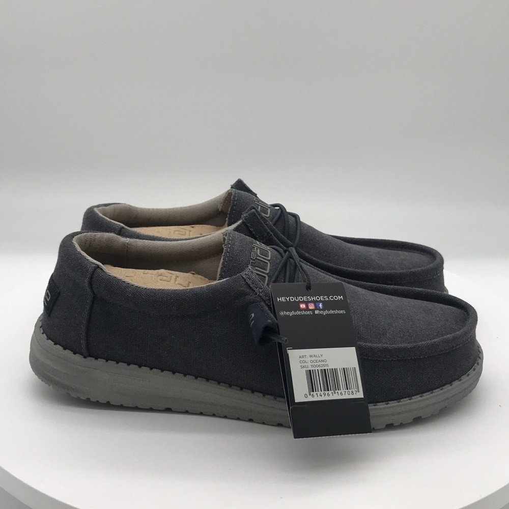 Hey Dude  mens Wally Classic Slip On Shoes size 8 US